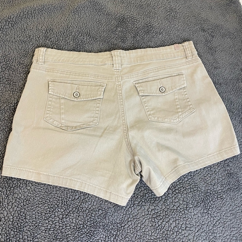 Supplies Size 14 Women’s Khaki Shorts